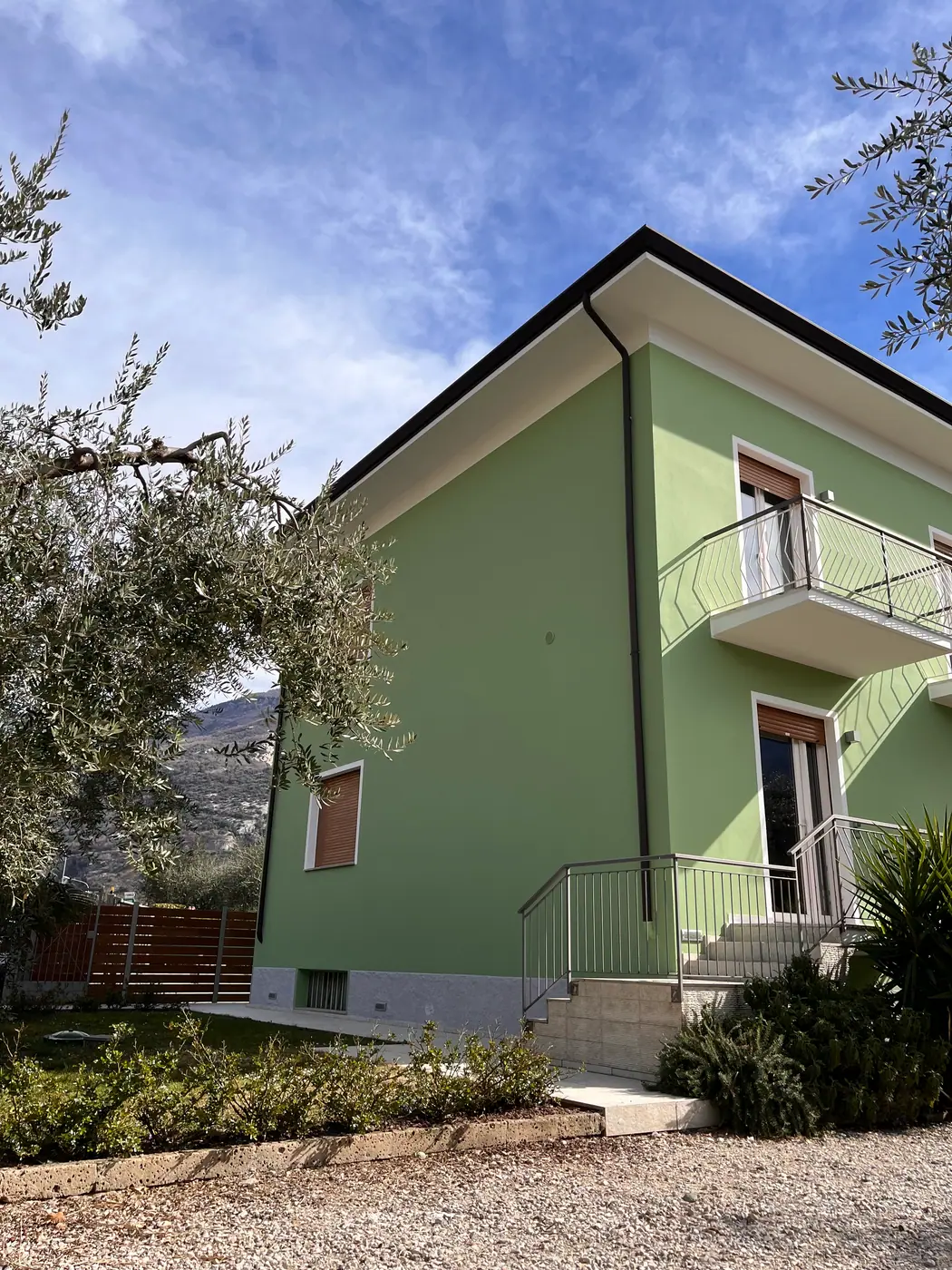 La facciata della Casa Verde
